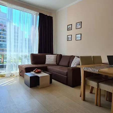 Апартаменты Sunny Plaza Cozy With Terrace
