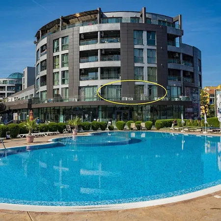 Daire Sunny Plaza Cozy With Terrace By Menada *